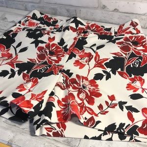 WHBM the 5” short red black white 5 pocket shorts